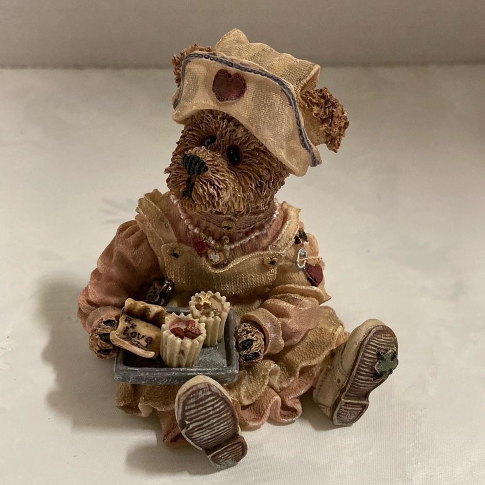 Boyds Bears & Friends Rosemary Bearhugs The Bearstone Collection Style # 228316